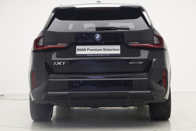 BMW iX1 xDrive30 67 kWh | Panorama | Camera | Harman Kardon