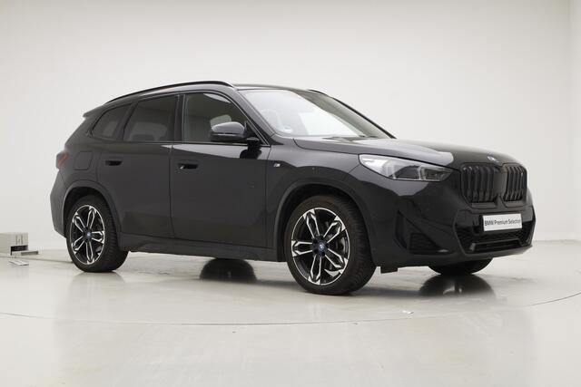BMW iX1 xDrive30 67 kWh | Panorama | Camera | Harman Kardon