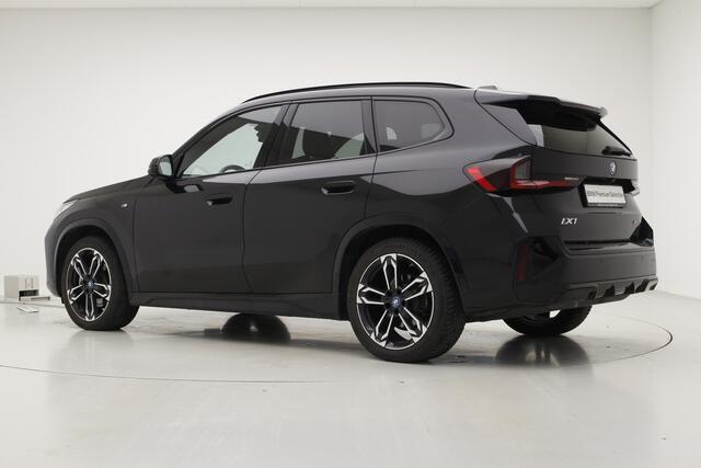 BMW iX1 xDrive30 67 kWh | Panorama | Camera | Harman Kardon