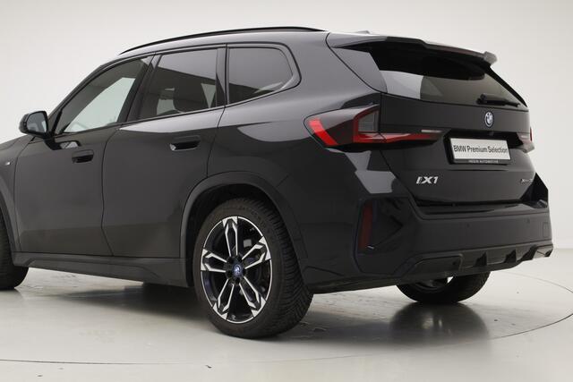 BMW iX1 xDrive30 67 kWh | Panorama | Camera | Harman Kardon