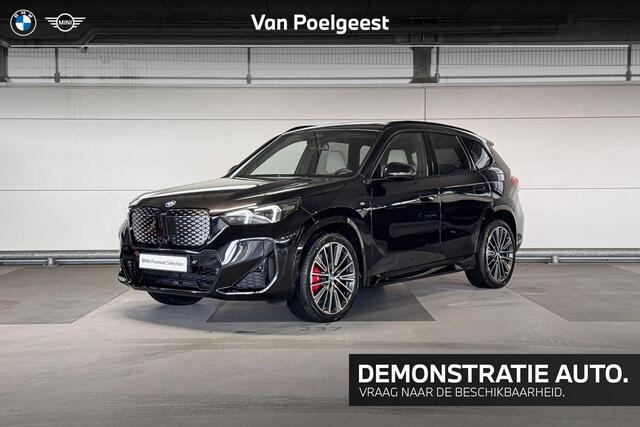 BMW iX1 eDrive20 67 kWh | M Sportpakket Pro | Trekhaak met elektrisch wegklapbare kogel