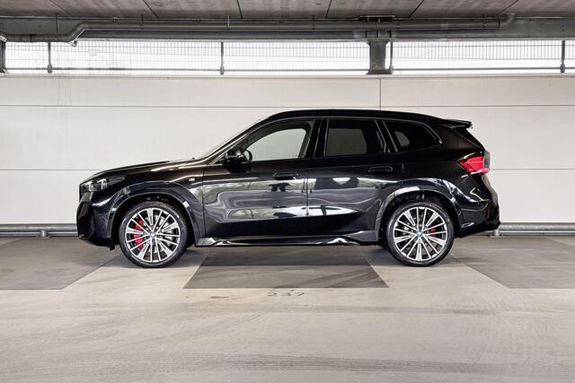 BMW iX1 eDrive20 67 kWh | M Sportpakket Pro | Trekhaak met elektrisch wegklapbare kogel