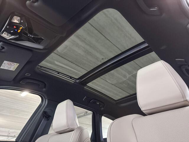 BMW iX1 eDrive20 67 kWh | M Sportpakket Pro | Trekhaak met elektrisch wegklapbare kogel