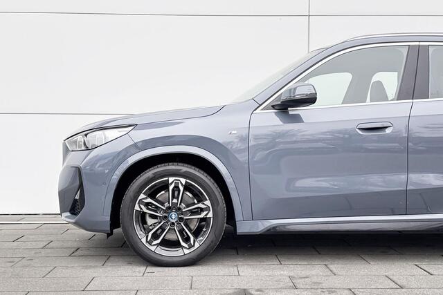 BMW iX1 xDrive30 | M Sport | Stoelverwarming | Driving Assistant Plus | Comfort Access | Selections 2500