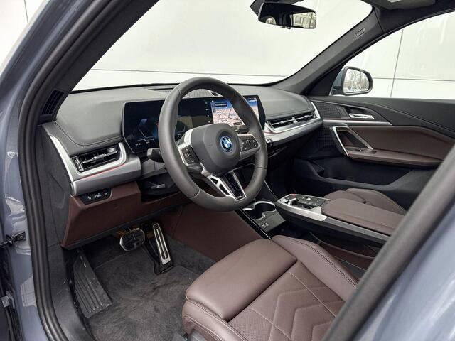 BMW iX1 xDrive30 | M Sport | Stoelverwarming | Driving Assistant Plus | Comfort Access | Selections 2500