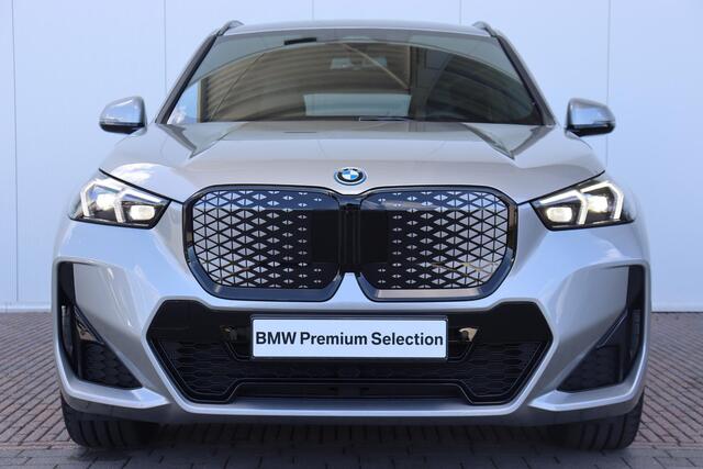 BMW iX1 eDrive20 67 kWh M-Sportpakket / Travel Pack / Premium Pack / Comfort Pack / 19'' /