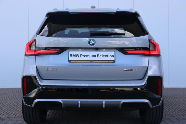 BMW iX1 eDrive20 67 kWh M-Sportpakket / Travel Pack / Premium Pack / Comfort Pack / 19'' /