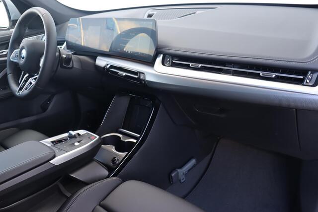 BMW iX1 eDrive20 67 kWh M-Sportpakket / Travel Pack / Premium Pack / Comfort Pack / 19'' /