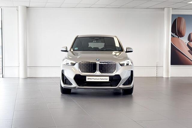BMW iX1 eDrive20 67 kWh | M Sport | Harman Kardon | Comfort Access | Achteruitrijcamera |