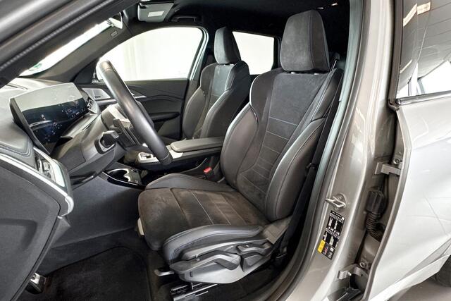 BMW iX1 eDrive20 67 kWh | M Sport | Harman Kardon | Comfort Access | Achteruitrijcamera |