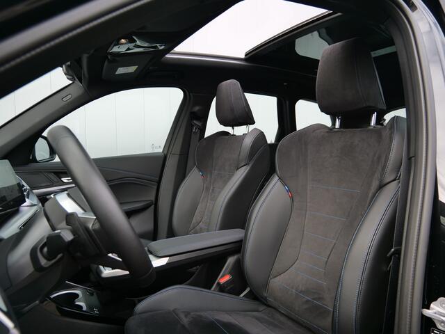 BMW iX1 eDrive20 67 kWh 304 Pk M-sport pakket Pano-dak / Trekhaak / DAB / Navi / Apple Carplay