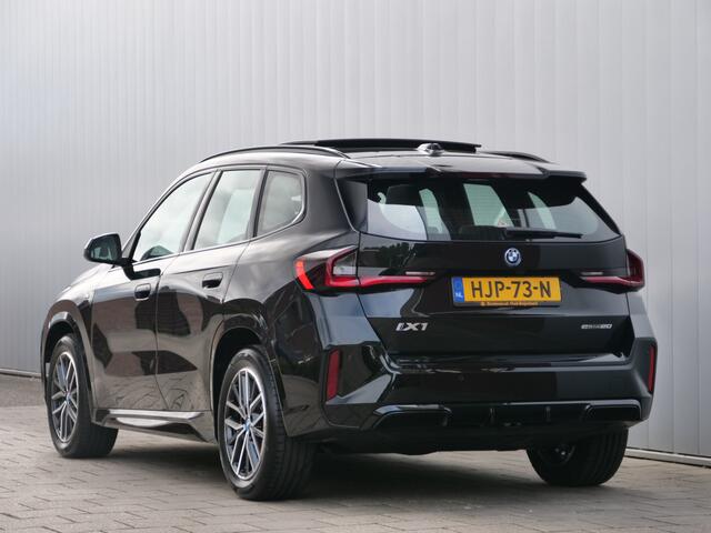 BMW iX1 eDrive20 67 kWh 304 Pk M-sport pakket Pano-dak / Trekhaak / DAB / Navi / Apple Carplay