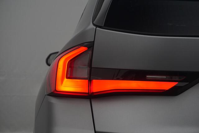 BMW iX1 eDrive20 M Sportpakket 20'' / Harman Kardon / Panoramadak / Comfort Acces / Trekhaak