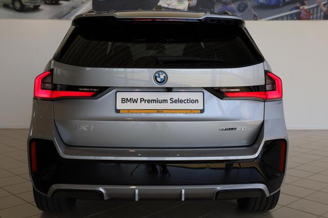 BMW iX1 eDrive20 M Sportpakket Pro | Head-Up Display | Panoramadak | Elektr. Trekhaak