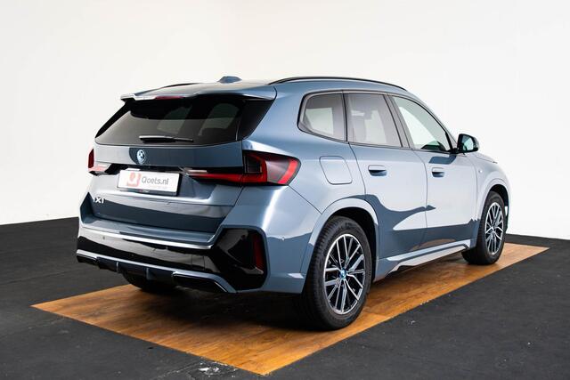 BMW iX1 xDrive30 Launch Edition 67 kWh M Sport - Trekhaak - Driving Assistant Plus - Comfort Access - Elektrisch verstelbare/verwarmde voorstoelen - Grootlichtassistent - Actieve bestuurdersstoel -