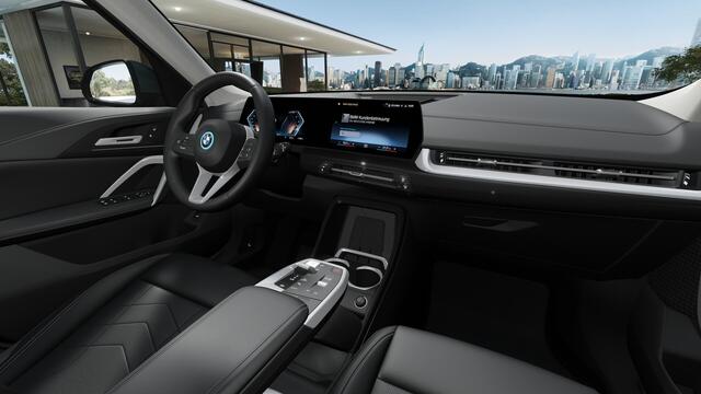 BMW iX1 eDrive20 Pure Edition / Adaptieve LED / Comfort Access / Parking Assistant / Stoelverwarming