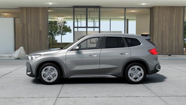 BMW iX1 eDrive20 Pure Edition / Adaptieve LED / Comfort Access / Parking Assistant / Stoelverwarming