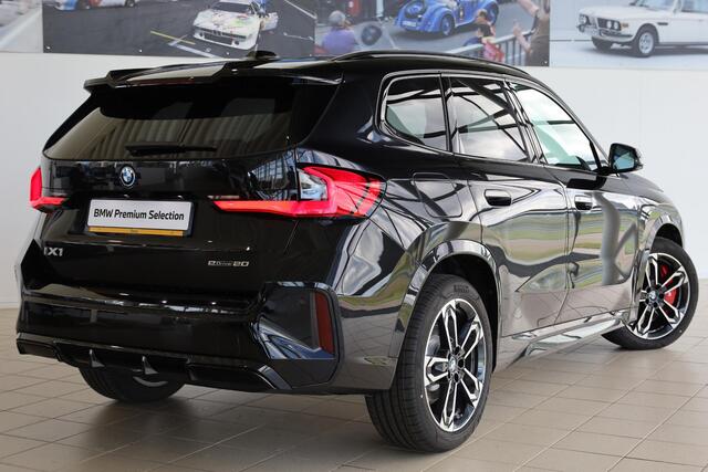 BMW iX1 eDrive20 M Sport Pro | Driving Assitant Plus | Panoramadak | Elektr. Trekhaak
