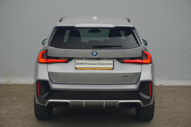 BMW iX1 eDrive20 M Sport / Premium Pack / Comfort Pack / Elektrische Stoelen / Trekhaak | Ekris Selection