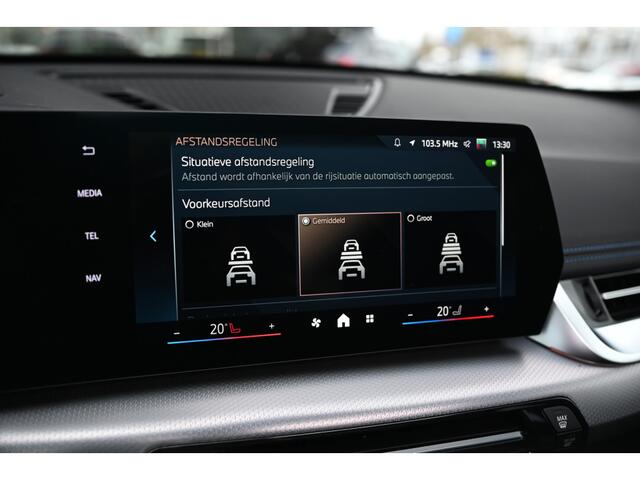 BMW iX1 eDrive20 High Executive M Sport / Panoramadak / Trekhaak / Sportstoelen / M Adaptief onderstel / Comfort Access / Adaptieve LED / Head-Up / Harman-Kardon