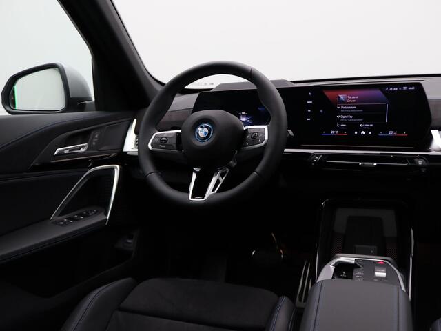BMW iX1 eDrive20 | M Sport Edition | M Sportpakket | Equipment Pack Pro | Travel Pack