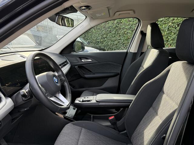 BMW iX1 xDrive30 | Camera | M Adaptief onderstel