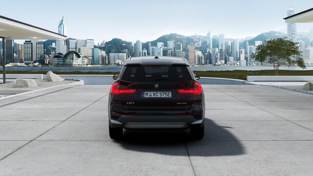 BMW iX1 eDrive20 xLine / Achteruitrijcamera / Adaptieve LED / Comfort Access / Parking Assistant / Stoelverwarming