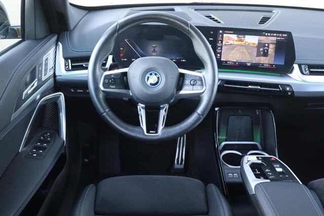 BMW iX1 xDrive30 Launch Edition NL-Auto!! Stoel Massage I HUD I Harman Kardon