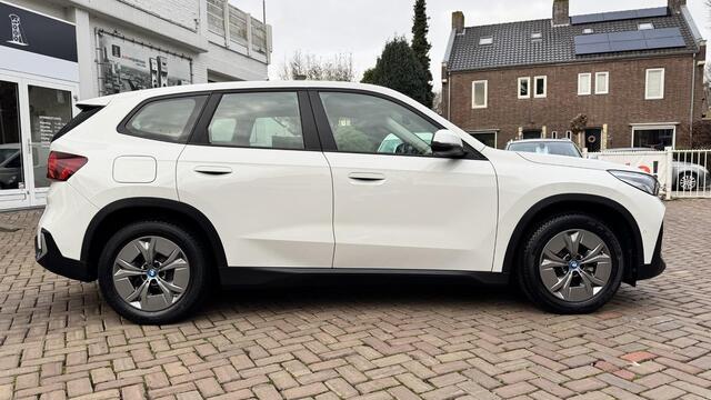 BMW iX1 xDrive30 Launch Edition 67 kWh | Eerste eigenaar | Prijs is incl. BTW | Fabrieksgarantie |