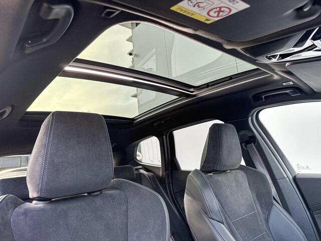 BMW iX1 xDrive30 M-Sport Pro 20 Inch / Glazen Schuifdak / Stoel & Stuurwielrand Verwarming / Driving Assistant / Parking Assistant Plus / Head Up Display / Driving Assistant Plus / Electrische Zwenkhaak / Comfort Acces / Electrisch Verstelbare Voorstoelen / Harma