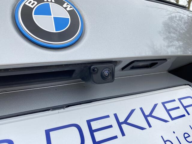 BMW iX1 xDrive30 Launch Edition / Pano / head-up