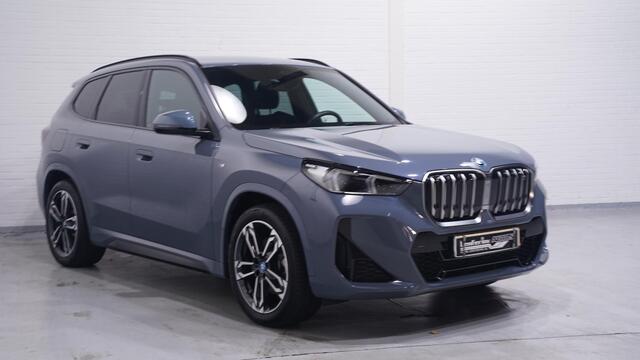 BMW iX1 xDrive30 Launch Edition 67 kWh Shadow-Line NAP Rijklaar Accucertificaat 99%