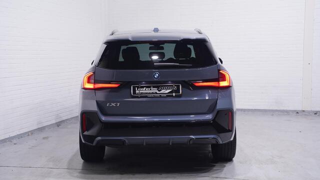 BMW iX1 xDrive30 Launch Edition 67 kWh Shadow-Line NAP Rijklaar Accucertificaat 99%