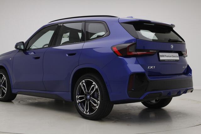BMW iX1 eDrive20 67 kWh M-Sport | 19" | Trekhaak | Panorama | Premium Pack | Voorbereiding Driving Assistant Plus | | Nu voor 43.895,-