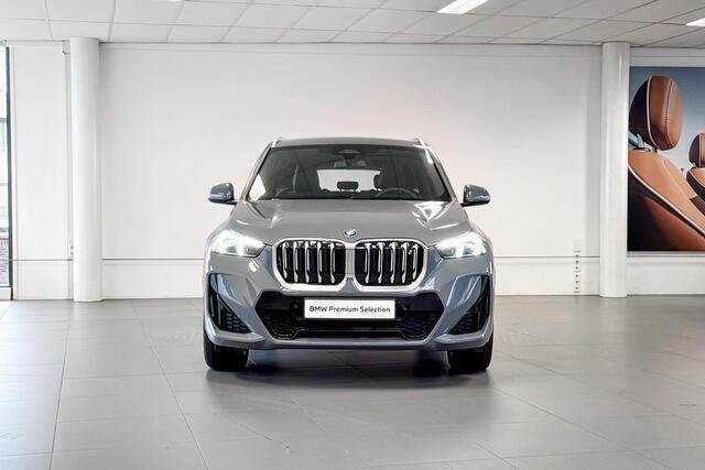 BMW iX1 xDrive30 67 kWh | M Sport | Stoelverwarming | Driving Assistant Plus |