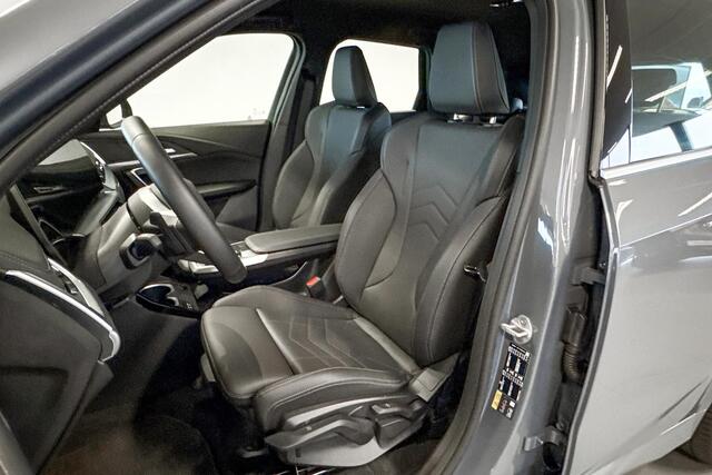 BMW iX1 xDrive30 67 kWh | M Sport | Stoelverwarming | Driving Assistant Plus |