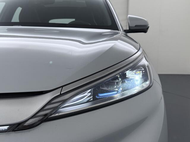 BYD Atto 3 60kWh Design SOH 98% Pano-dak Leer+Elektr.Verst. Warmtepomp Adaptieve Cruise 360°Camera Apple Carplay Android Auto Elektr.Achterklep Design Verkeersbord detectie WiFi DAB Led Rijstrooksensor Keyless Smartphone Entry Fabrieksgarantie tot 20-12-2028/150.000