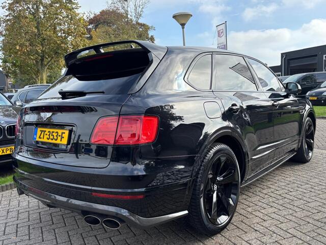 Bentley Bentayga 6.0 W12 Mulliner 2018 Zwart Carbon Akraprovic