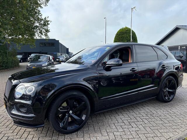 Bentley Bentayga 6.0 W12 Mulliner 2018 Zwart Carbon Akraprovic
