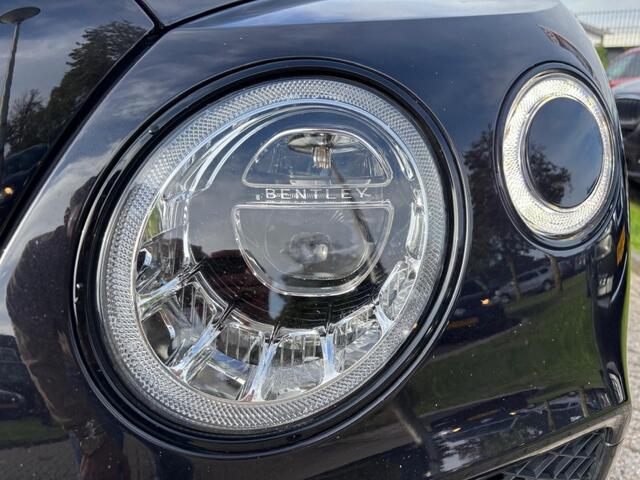 Bentley Bentayga 6.0 W12 Mulliner 2018 Zwart Carbon Akraprovic