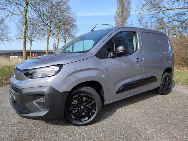 Citroen BERLINGO L1 1.5 BlueHDi 130pk EAT8 AUTOMAAT | Houten afwerking laadruimte | Multimedia | Apple Carplay | Android Auto | NAVI | Achteruitrijcamera | Parkeersensoren achter | Bestuurdersstoel comfort | Keyless Entry | Climate control | 16 inch zwarte velgen | Trekha
