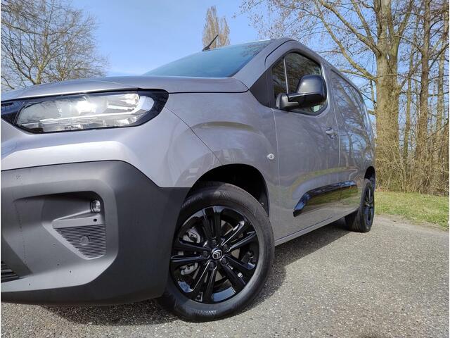 Citroen BERLINGO L1 1.5 BlueHDi 130pk EAT8 AUTOMAAT | Houten afwerking laadruimte | Multimedia | Apple Carplay | Android Auto | NAVI | Achteruitrijcamera | Parkeersensoren achter | Bestuurdersstoel comfort | Keyless Entry | Climate control | 16 inch zwarte velgen | Trekha