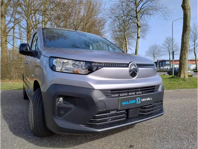 Citroen BERLINGO L1 1.5 BlueHDi 130pk EAT8 AUTOMAAT | Houten afwerking laadruimte | Multimedia | Apple Carplay | Android Auto | NAVI | Achteruitrijcamera | Parkeersensoren achter | Bestuurdersstoel comfort | Keyless Entry | Climate control | 16 inch zwarte velgen | Trekha