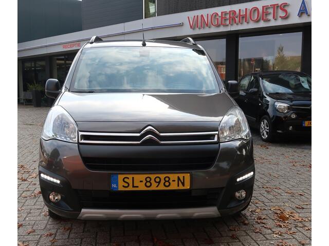 Citroen BERLINGO 110 Pk Benzine * Luxe * Hoge Zit * 5 Persoons * * Navigatie * Achteruitrij Parkeer Camera * Climate & Cruise Control * Trekhaak * 3 stoelen op 2e zitrij * Vingerhoets; Vierde generatie Eersteklas Service *