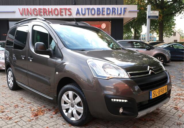 Citroen BERLINGO 110 Pk Benzine * Luxe * Hoge Zit * 5 Persoons * * Navigatie * Achteruitrij Parkeer Camera * Climate & Cruise Control * Trekhaak * 3 stoelen op 2e zitrij * Vingerhoets; Vierde generatie Eersteklas Service *