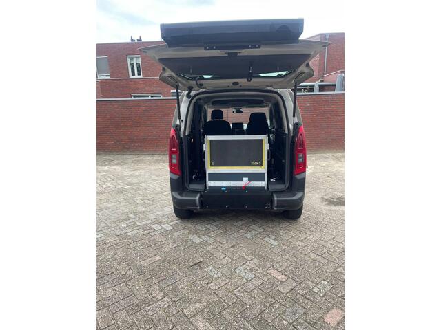 Citroen BERLINGO 2+1 Rolstoelauto 1.2 PureTech Shine (Mooie frisse Rolstoelauto met draaibare bijrijdersstoel!)