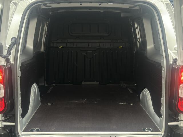 Citroen BERLINGO 1.5 BlueHDi 130pk EAT8 L2 | 3zits | Trekhaak | Navigatie | Apple Carplay/Android Auto | Airco | Cruise Control | Lichtmetalen velgen |