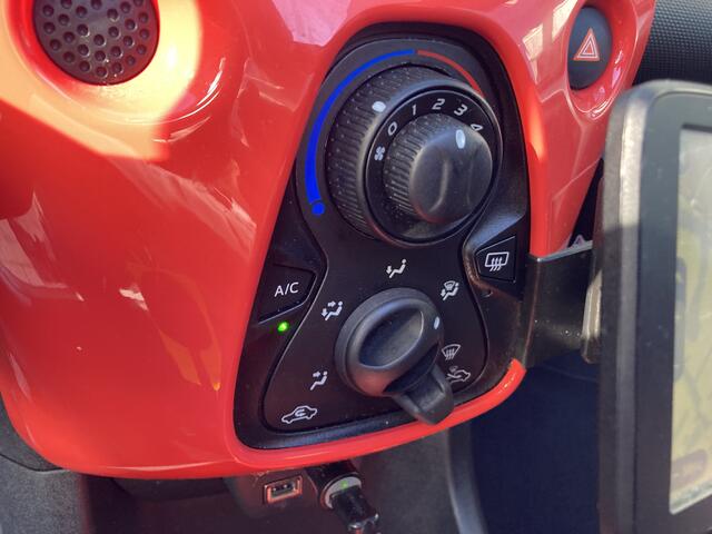 Citroen C1 1.2 PureTech 82pk Airscape Shine 5-drs. AIRCO/MEDIA/NAVI/15INCH/VOUWDAK