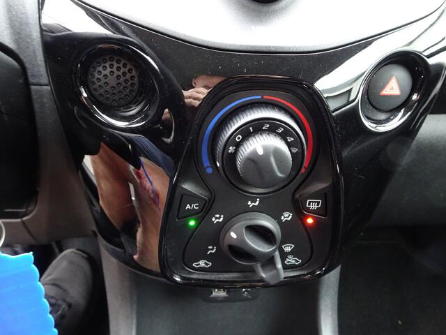 Citroen C1 1.0 VTi Feel Airco, bestuurders stoel in hoogte verstelbaar, elektrische ramen, centrale vergrendeling, enz.