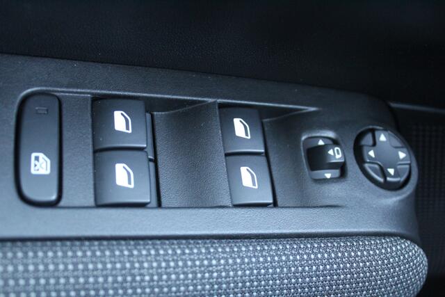 Citroen C3 Aircross 1.2 PureTech C-Series Airco l Cruise control l Navigatie l AppleCarPlay/AndroidAuto